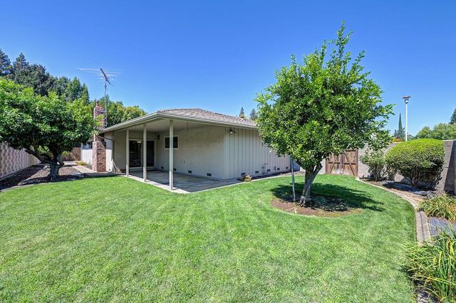 975 Sand Bar Cir, Carmichael, CA 95608