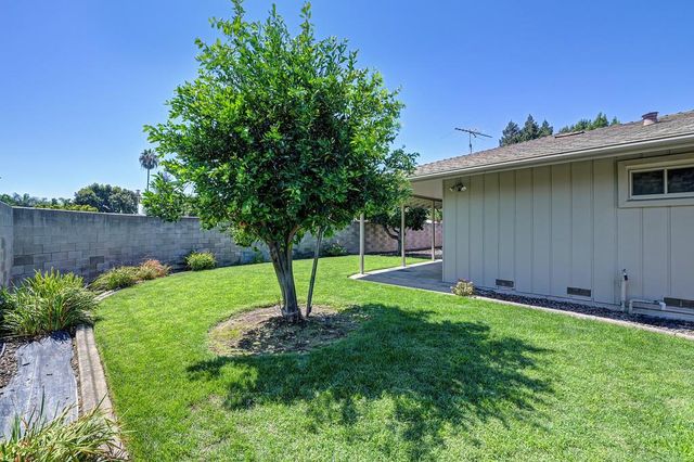 975 Sand Bar Cir, Carmichael, CA 95608