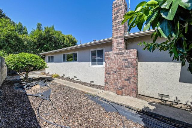975 Sand Bar Cir, Carmichael, CA 95608