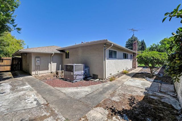 975 Sand Bar Cir, Carmichael, CA 95608