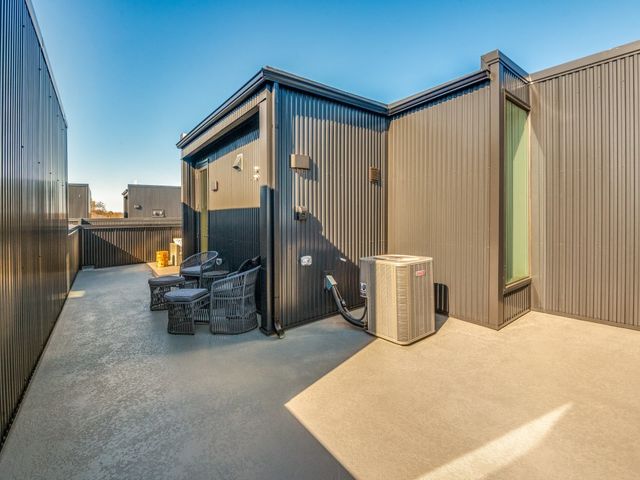 426 W 9th Street 105, Dallas, TX 75208