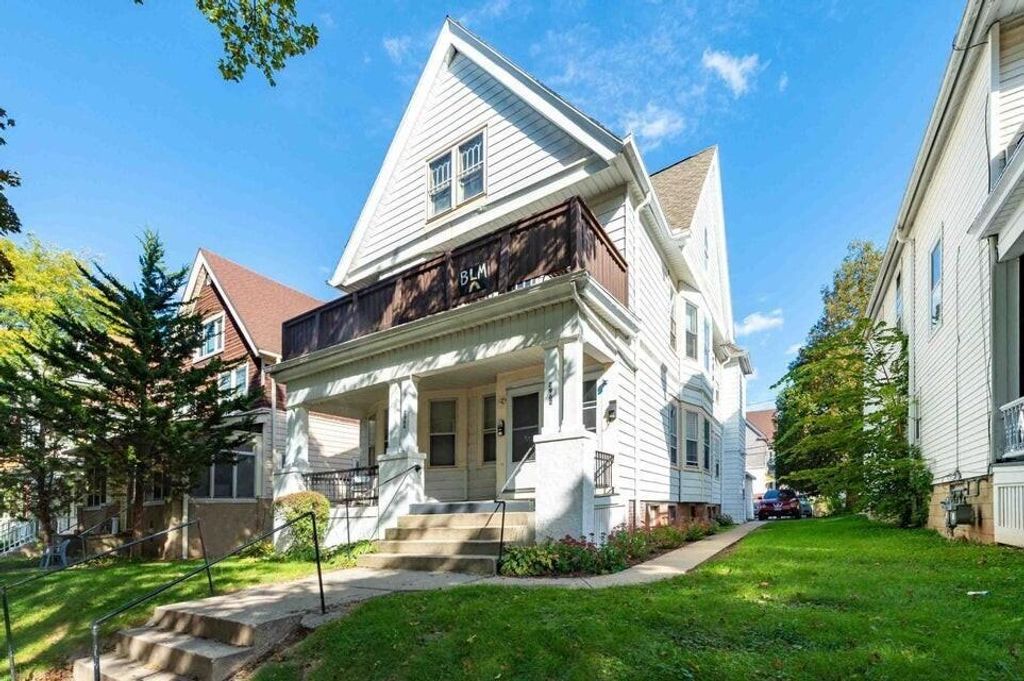 2962 N Cramer STREET #2964, Milwaukee, WI 53211