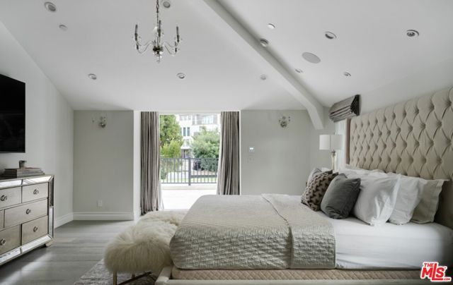 1214 Coldwater Canyon Drive, Beverly Hills, CA 90210