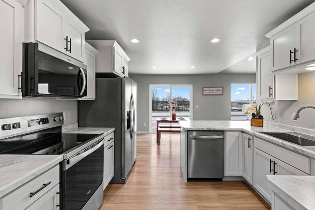 553 HORTON TERRACE, Hortonville, WI 54944