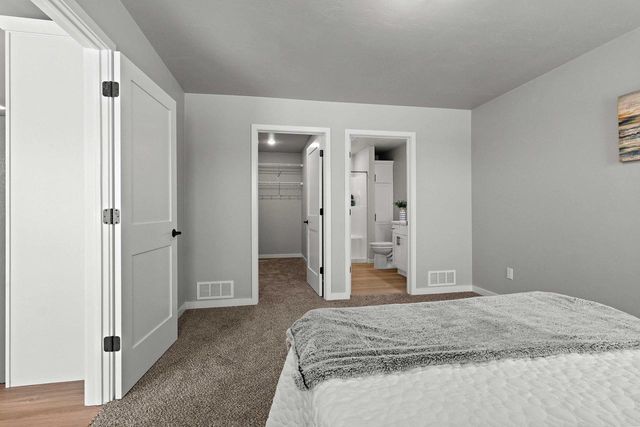 553 HORTON TERRACE, Hortonville, WI 54944