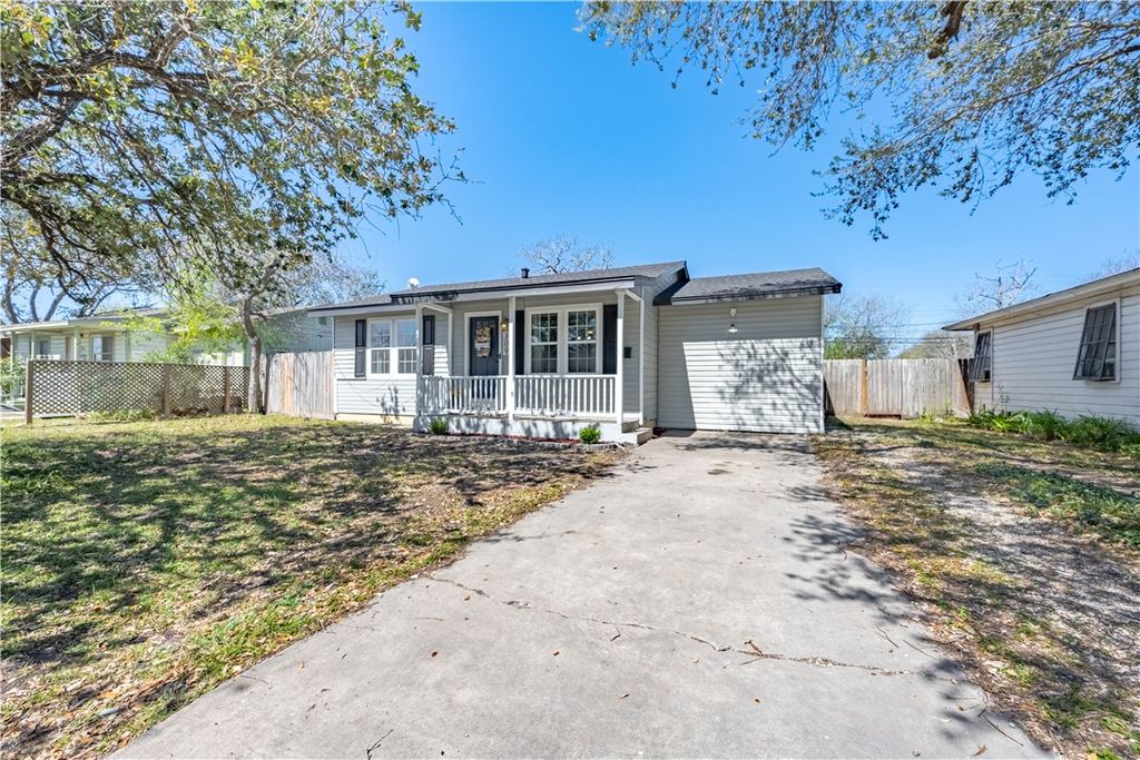 309 Reynolds Ave, Taft, TX 78390