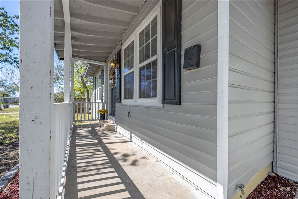 309 Reynolds Ave, Taft, TX 78390 — photo 3