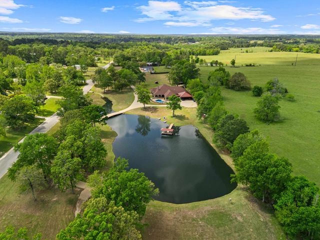 440 Susan St, Gladewater, TX 75647