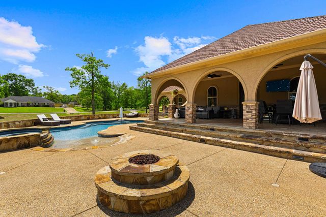440 Susan St, Gladewater, TX 75647