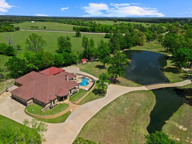 440 Susan St, Gladewater, TX 75647