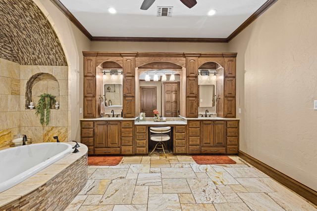 440 Susan St, Gladewater, TX 75647