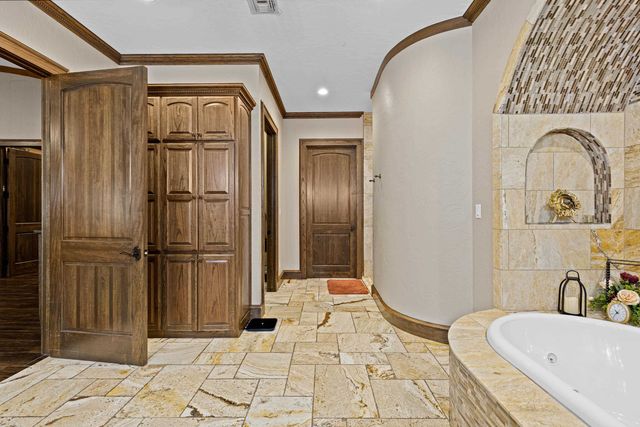 440 Susan St, Gladewater, TX 75647