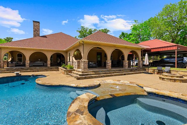 440 Susan St, Gladewater, TX 75647
