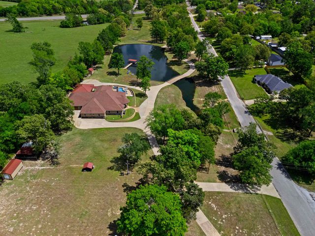 440 Susan St, Gladewater, TX 75647