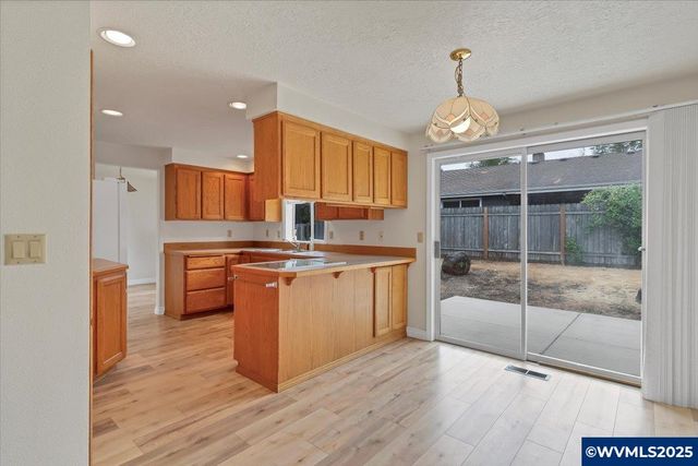 1400 Rees Hill Rd SE, Salem, OR 97306