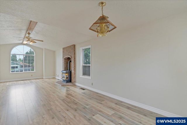 1400 Rees Hill Rd SE, Salem, OR 97306