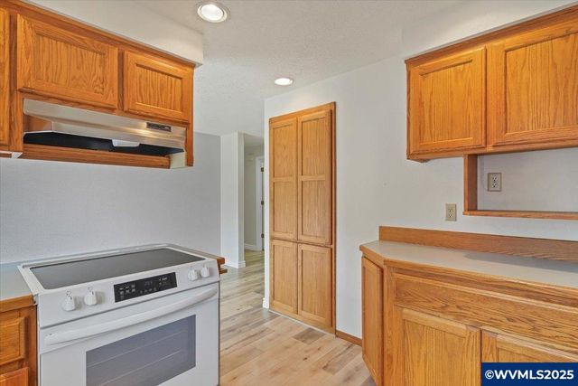 1400 Rees Hill Rd SE, Salem, OR 97306