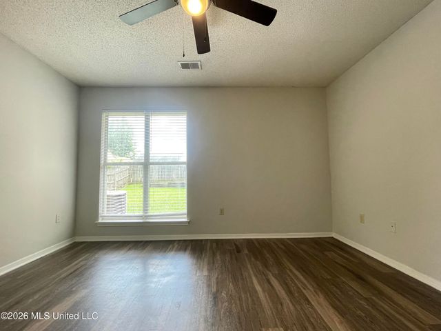1077 Mcgowan Drive, Southaven, MS 38671