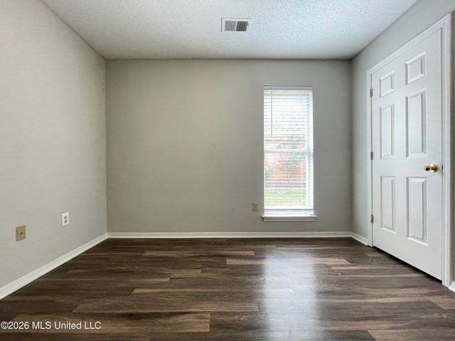 1077 Mcgowan Drive, Southaven, MS 38671