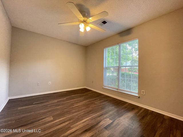 1077 Mcgowan Drive, Southaven, MS 38671
