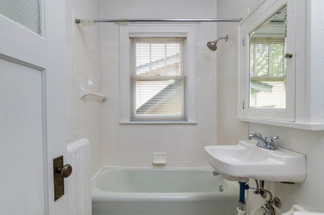 830 Lincoln Avenue, Saint Paul, MN 55105