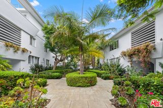 136 San Vicente Blvd A, Santa Monica, CA 90402