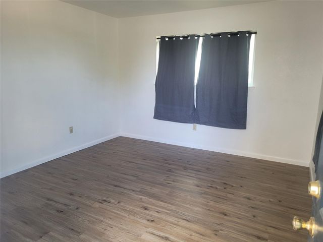 205 2nd Ave 2, Smithville, TX 78957