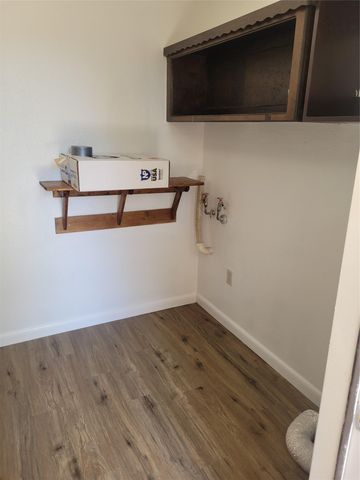 205 2nd Ave 2, Smithville, TX 78957