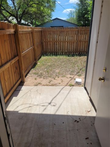 205 2nd Ave 2, Smithville, TX 78957