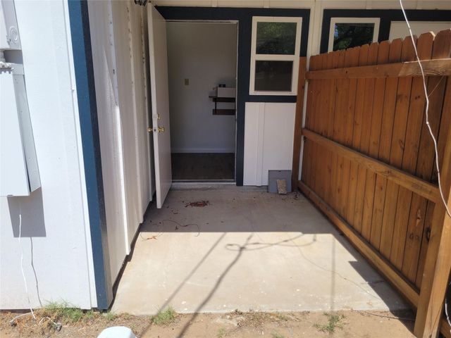 205 2nd Ave 2, Smithville, TX 78957