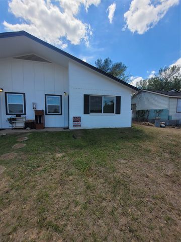 205 2nd Ave 2, Smithville, TX 78957