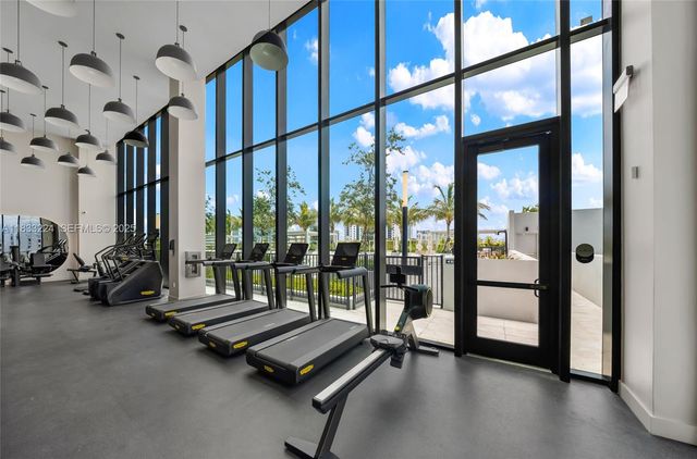 580 72 910, Miami Beach, FL 33141