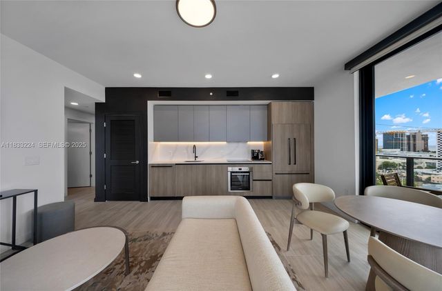 580 72 910, Miami Beach, FL 33141