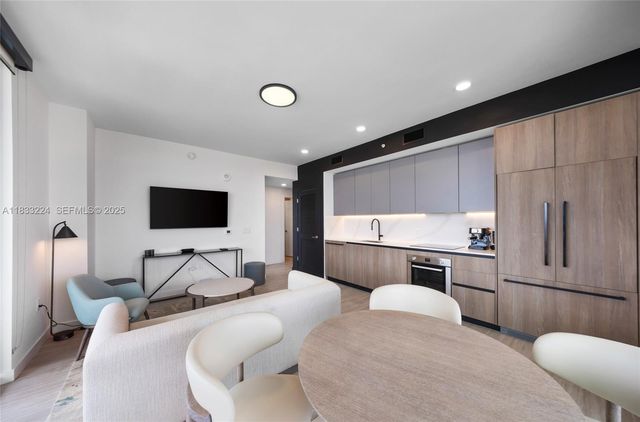 580 72 910, Miami Beach, FL 33141