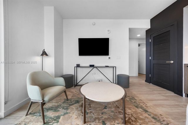 580 72 910, Miami Beach, FL 33141