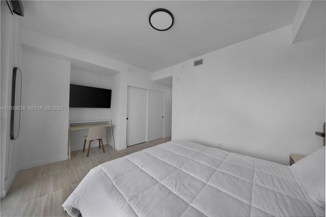580 72 910, Miami Beach, FL 33141
