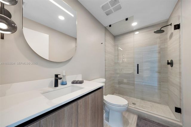 580 72 910, Miami Beach, FL 33141