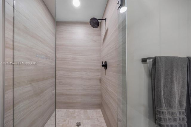 580 72 910, Miami Beach, FL 33141