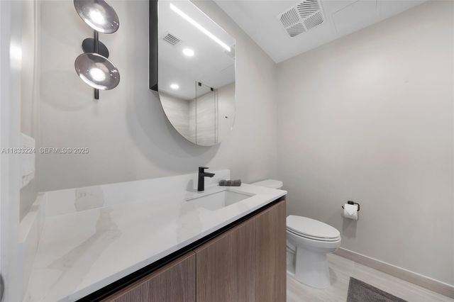 580 72 910, Miami Beach, FL 33141