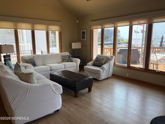29 Julia Drive, Manahawkin, NJ 08050