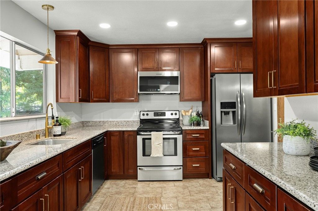 Image 12 of property listing at 15041 Torey Pine Road, Magalia, CA 95954