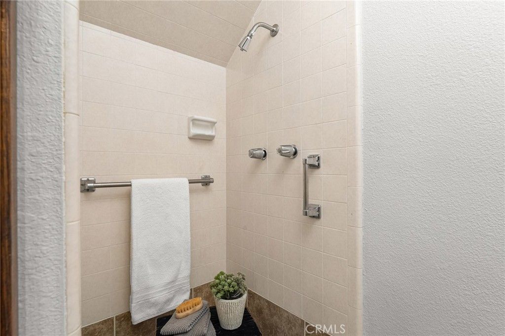 Image 21 of property listing at 15041 Torey Pine Road, Magalia, CA 95954