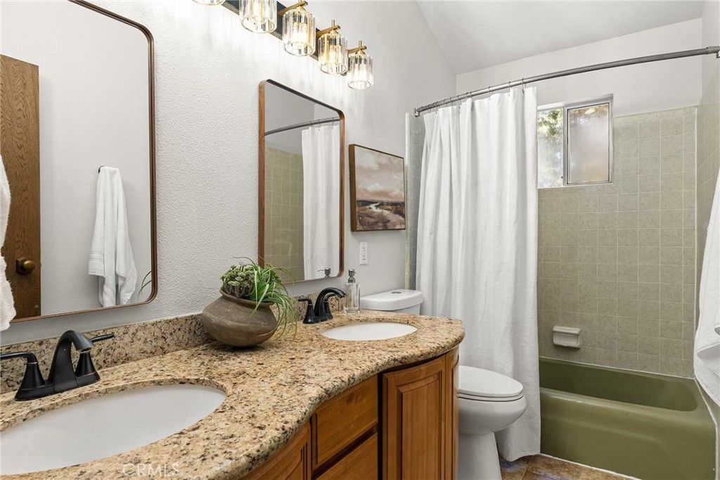 Image 30 of property listing at 15041 Torey Pine Road, Magalia, CA 95954