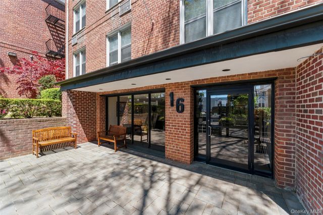 16 Main Street 2K, East Rockaway, NY 11518