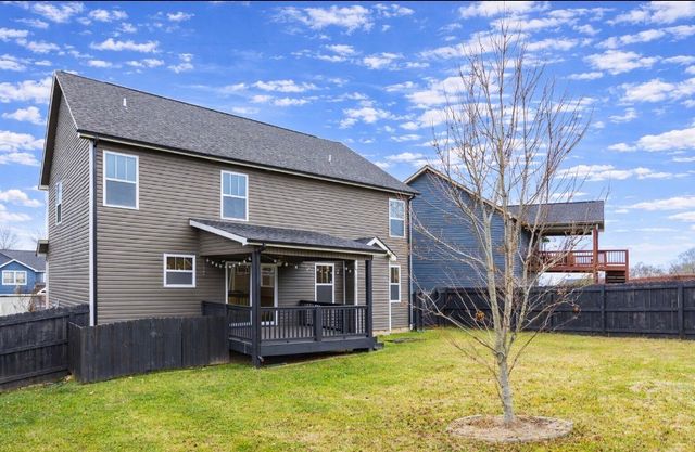 208 Eagles Talon Ct, Clarksville, TN 37040