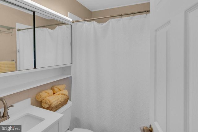 233 KENWOOD DR S, Levittown, PA 19055