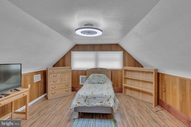 233 KENWOOD DR S, Levittown, PA 19055