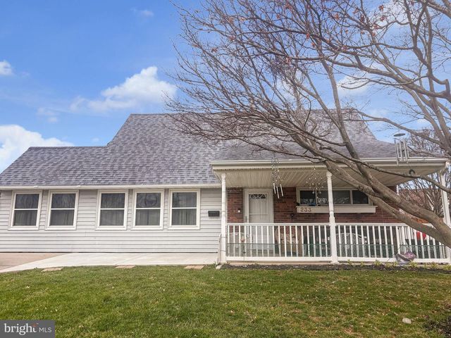 233 KENWOOD DR S, Levittown, PA 19055
