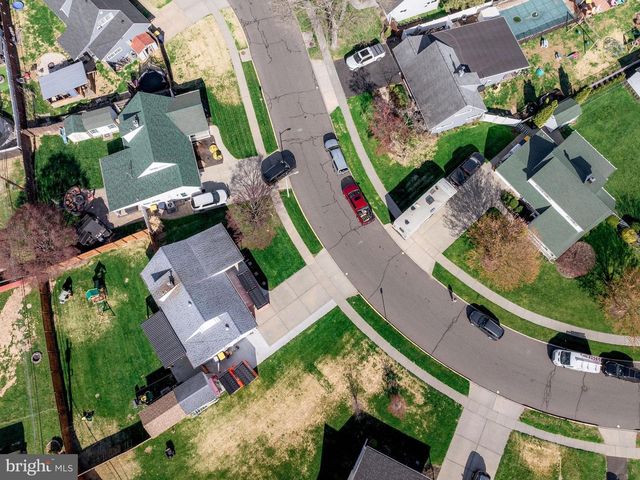 233 KENWOOD DR S, Levittown, PA 19055