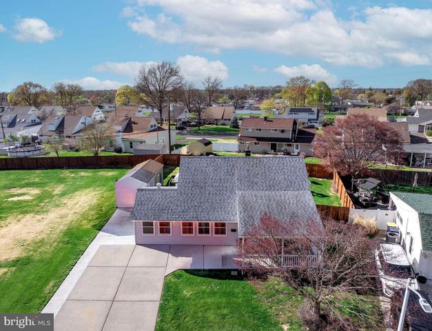 233 KENWOOD DR S, Levittown, PA 19055